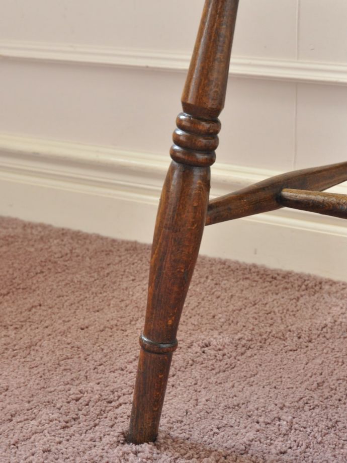 アンティークチェアの脚