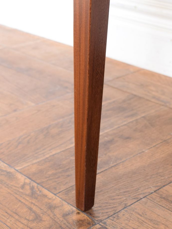 G-PLANの椅子の脚