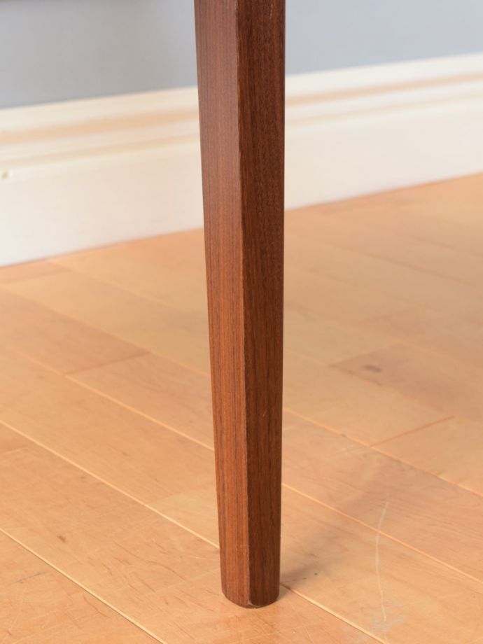 G-PLANの椅子の脚