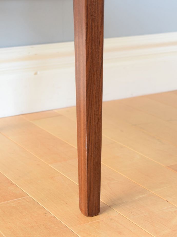 G-PLANの椅子の脚