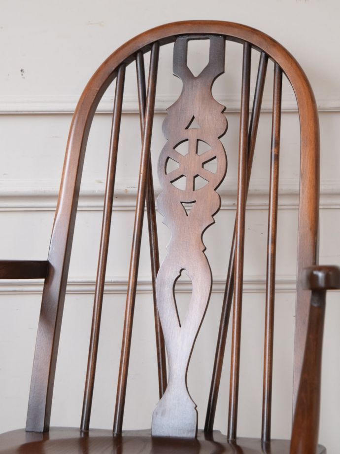 アンティークチェアの背もたれ