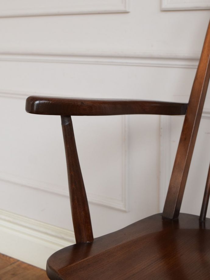 アンティークチェアのアーム