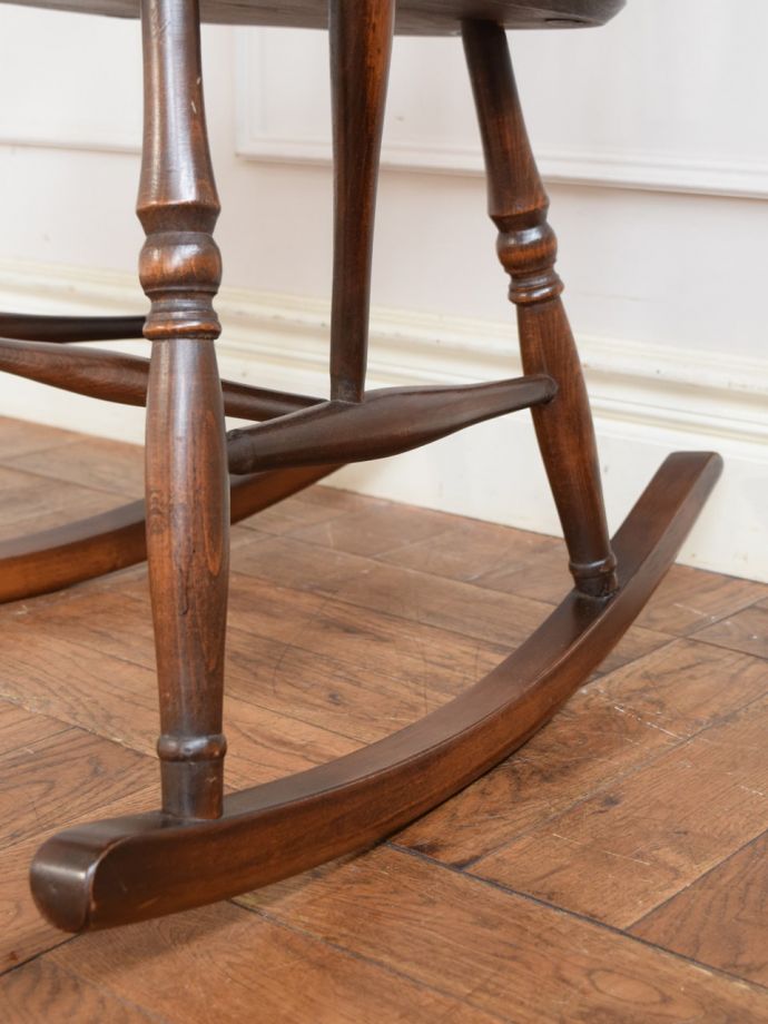 アンティークチェアの脚