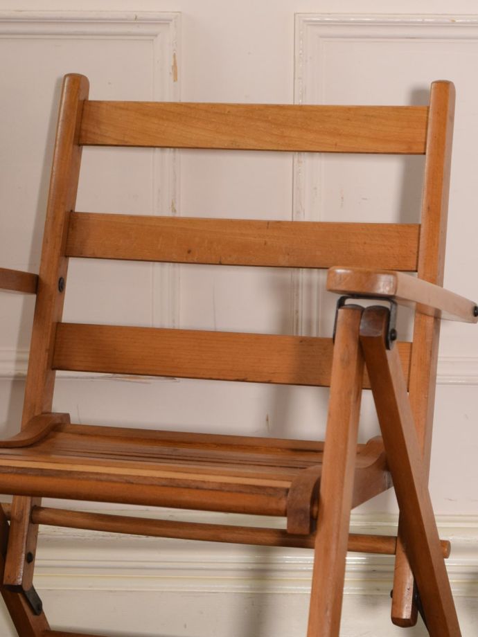 アンティークチェアの背もたれ