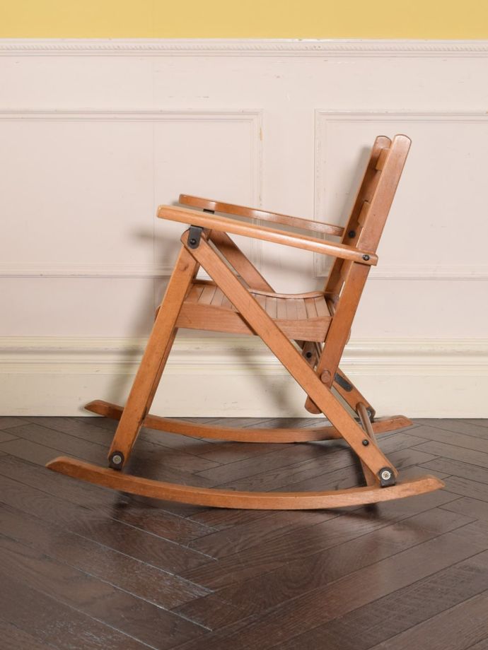ロッキングチェアの横顔
