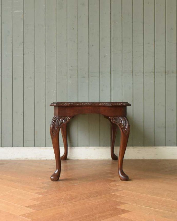 アンティークのテーブル アンティーク家具 エレガントなアンティーク家具、ガラス天板のコーヒーテーブル。クルッと回転。(k-1819-f)