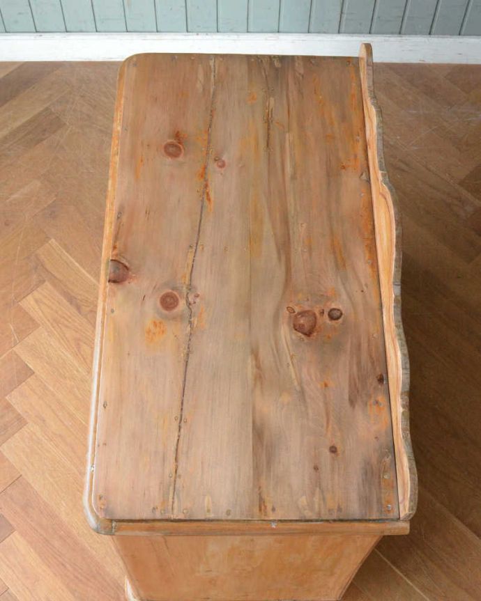 カスタード色のアーコール アンティーク家具 ナチュラルで大人可愛いアンティーク家具、3段パインチェスト(整理ダンス)。ピカピカに仕上げました修復の時、天板もキレイに仕上げました。(k-1820-f)