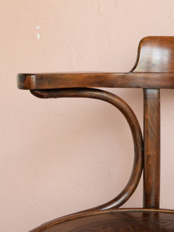 ベントウッドチェアのアーム