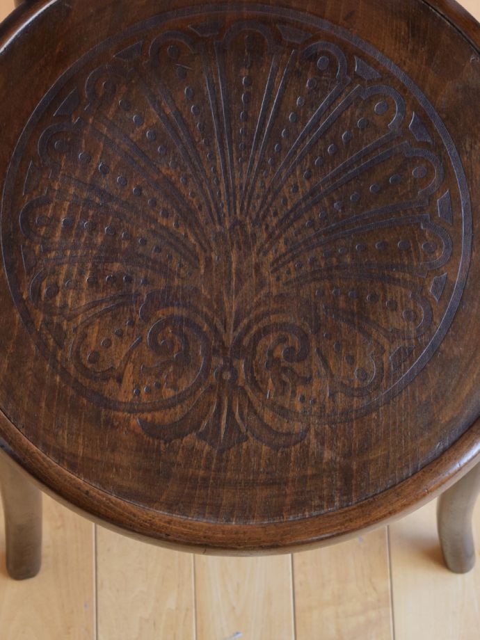 アンティークの椅子の座面の模様