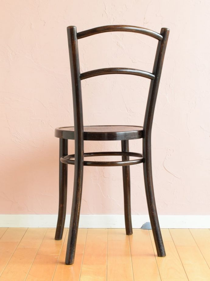 おしゃれな椅子、ベントウッドチェアの後ろ姿