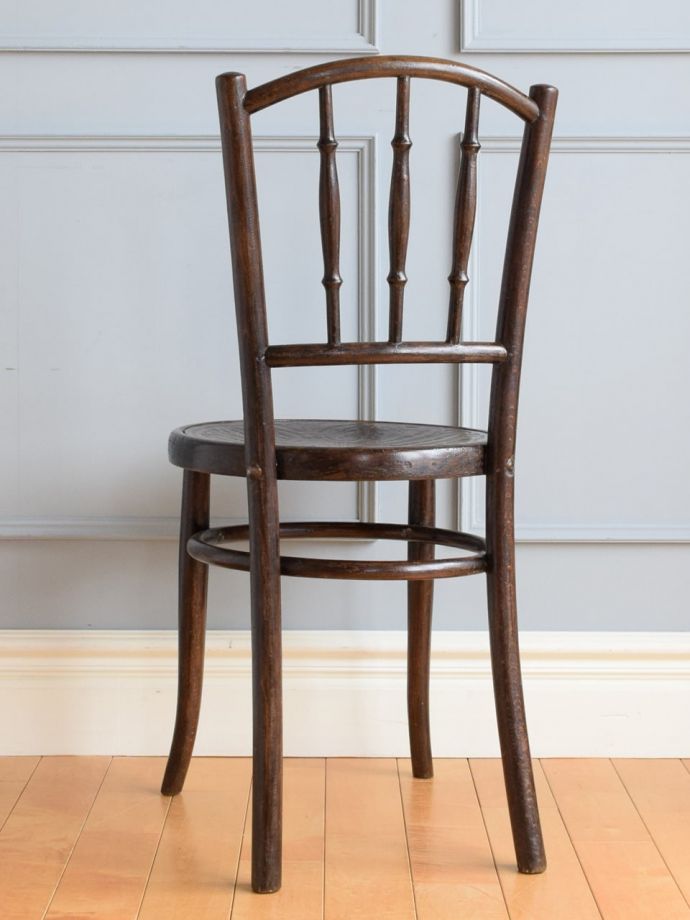 おしゃれな椅子、ベントウッドチェアの後ろ姿