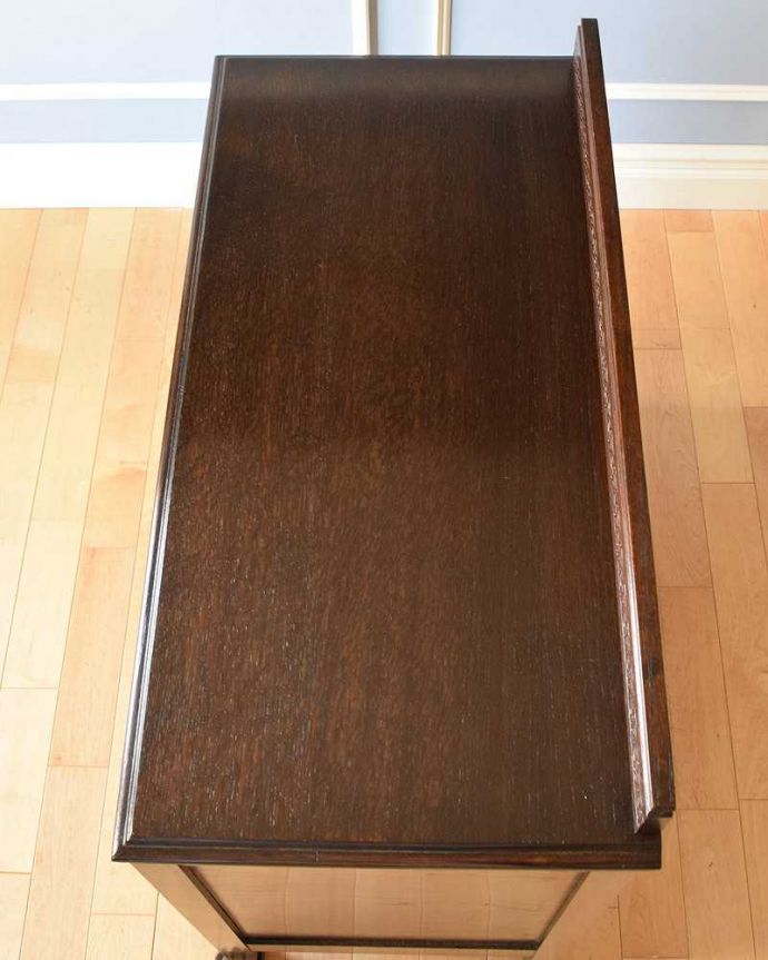 アンティークのチェスト　アンティーク家具　英国スタイルのインテリアに、オーク材のアンティーク3段チェスト。何を置こうかな･･･？上から見ると、天板はこんな感じです。(k-1828-f)