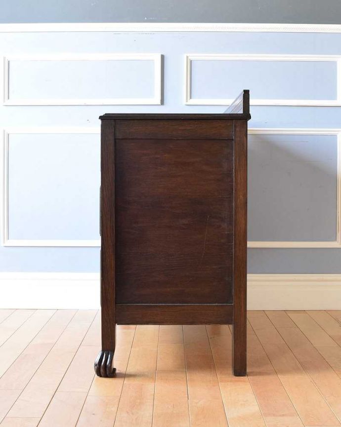 アンティークのチェスト　アンティーク家具　英国スタイルのインテリアに、オーク材のアンティーク3段チェスト。横から見ると横から見るとこんな感じ。(k-1828-f)