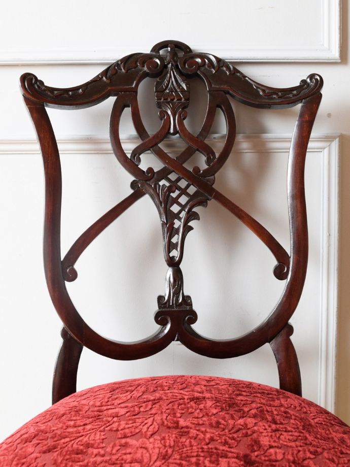 英国アンティークらしい装飾