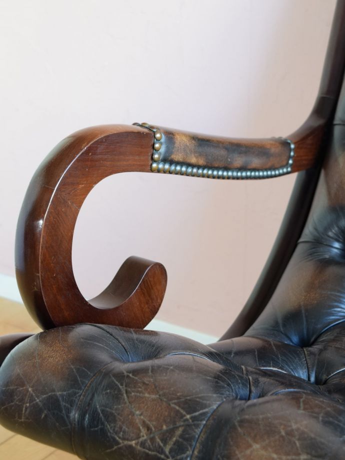 アンティークの椅子のアーム