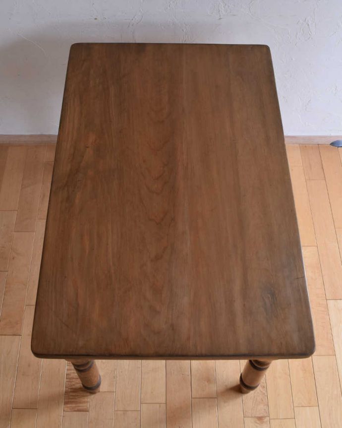 アンティークのテーブル アンティーク家具 パイン材のアンティーク家具、引き出し付きダイニングテーブル。天板はキレイに修復しました。(k-1831-f)