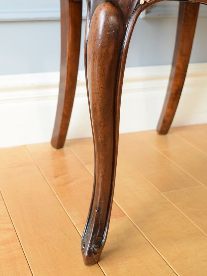 アンティークチェアの脚