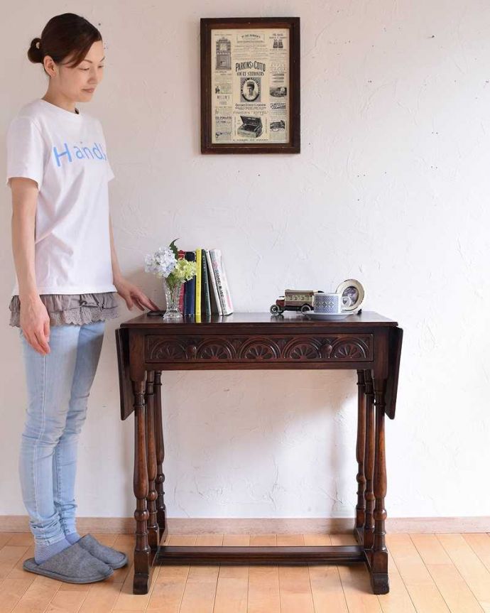 アンティークのテーブル アンティーク家具 玄関で使える優雅な英国アンティーク家具、引出し付きのホールテーブル。3WAYで自分好みのサイズになっちゃうデスク英国スタイルが美しいデスクですが、自慢は見た目だけじゃないんです。(k-1833-f)