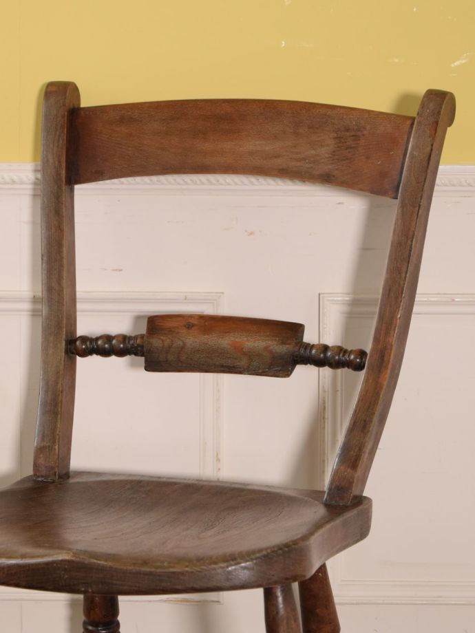アンティークチェアの背もたれ