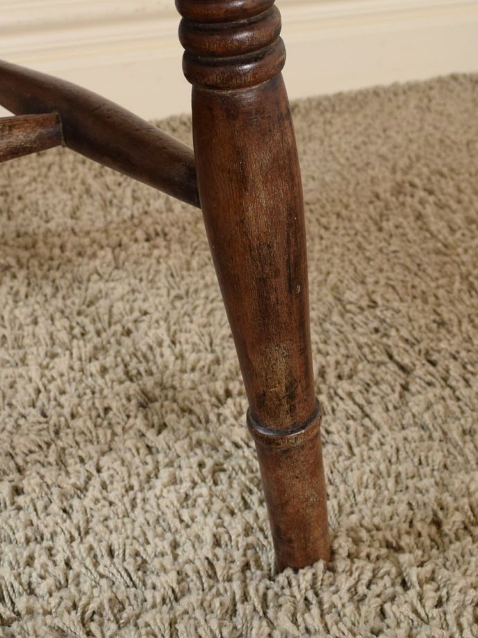 アンティークチェアの脚