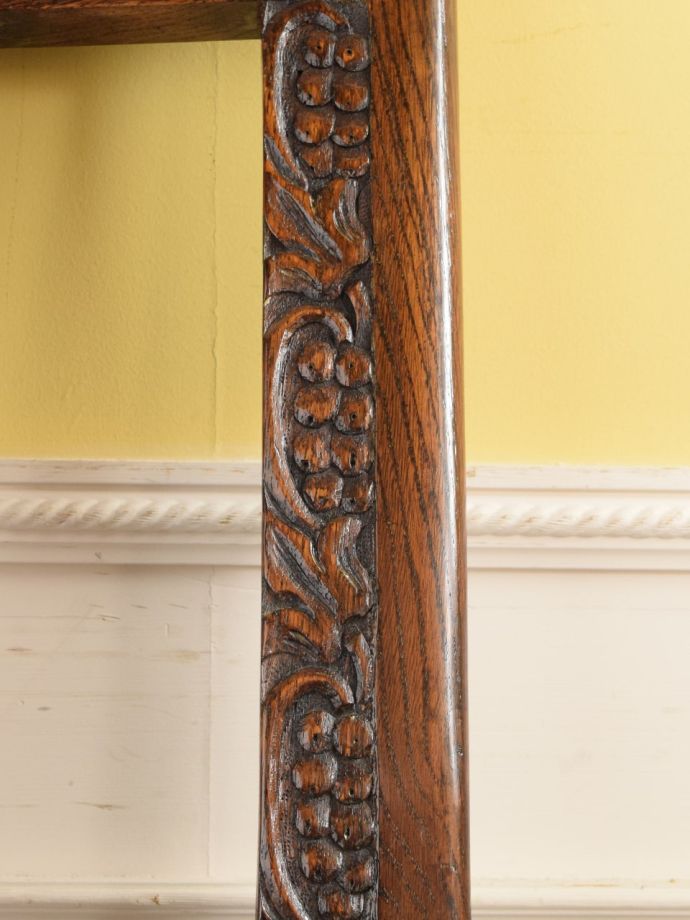 アンティークチェアの装飾