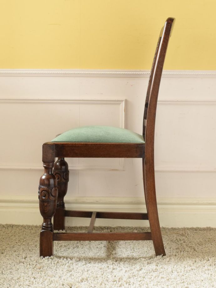 アンティークの椅子の側面