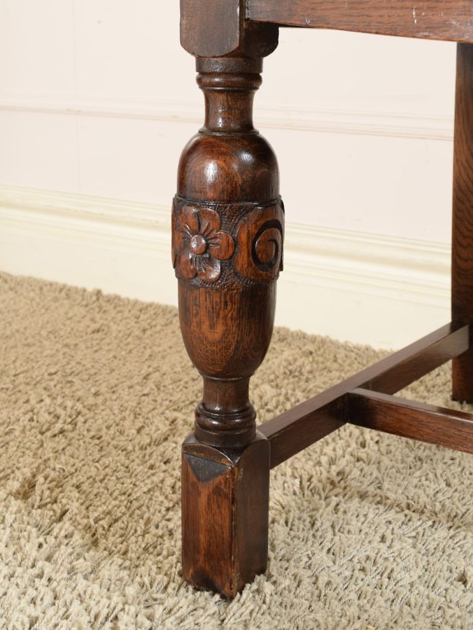 アンティークチェアの脚