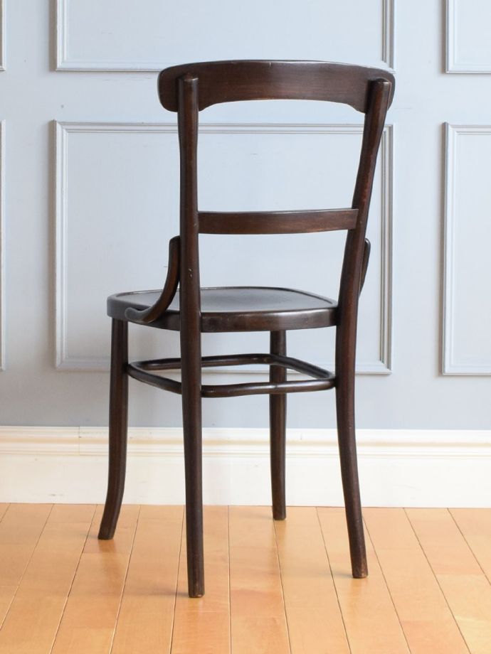 おしゃれな椅子、ベントウッドチェアの後ろ姿