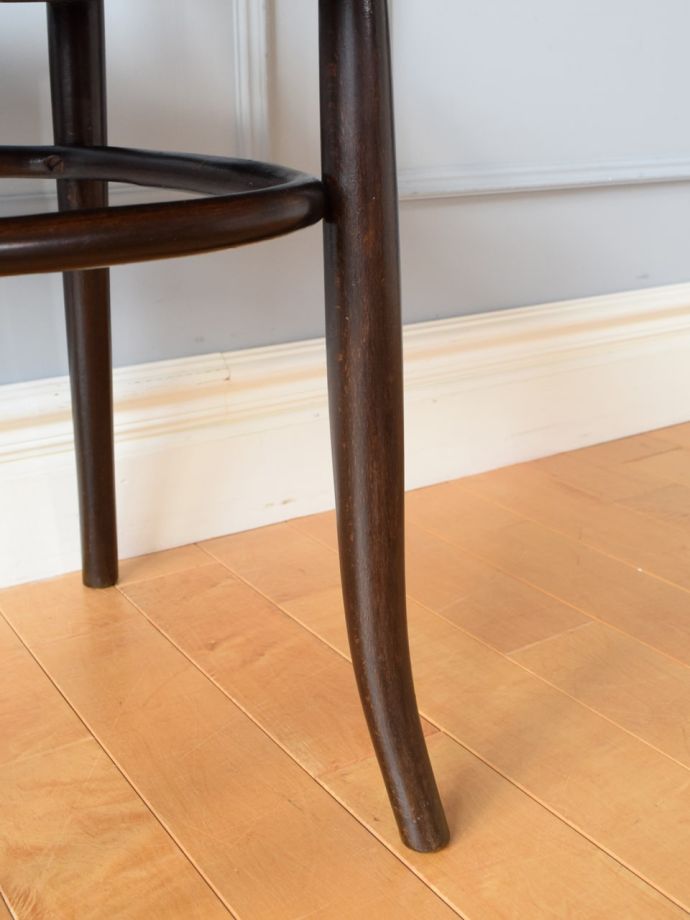 アンティークチェアの脚