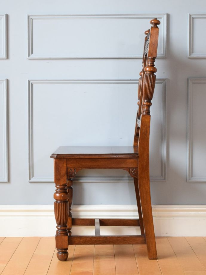 アンティークの椅子の側面