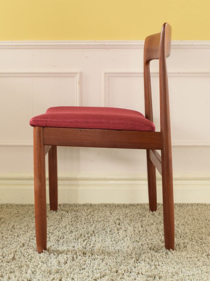 ビンテージの椅子の側面