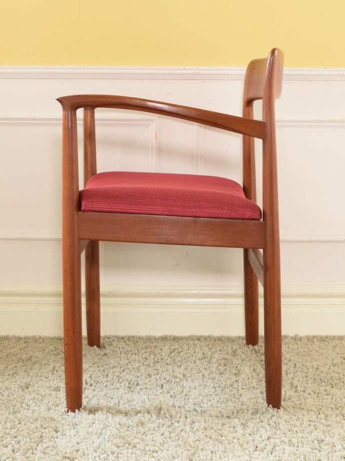 ビンテージの椅子の側面