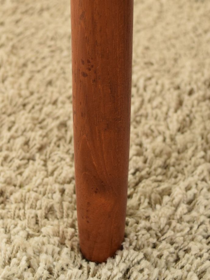 ビンテージの椅子の脚