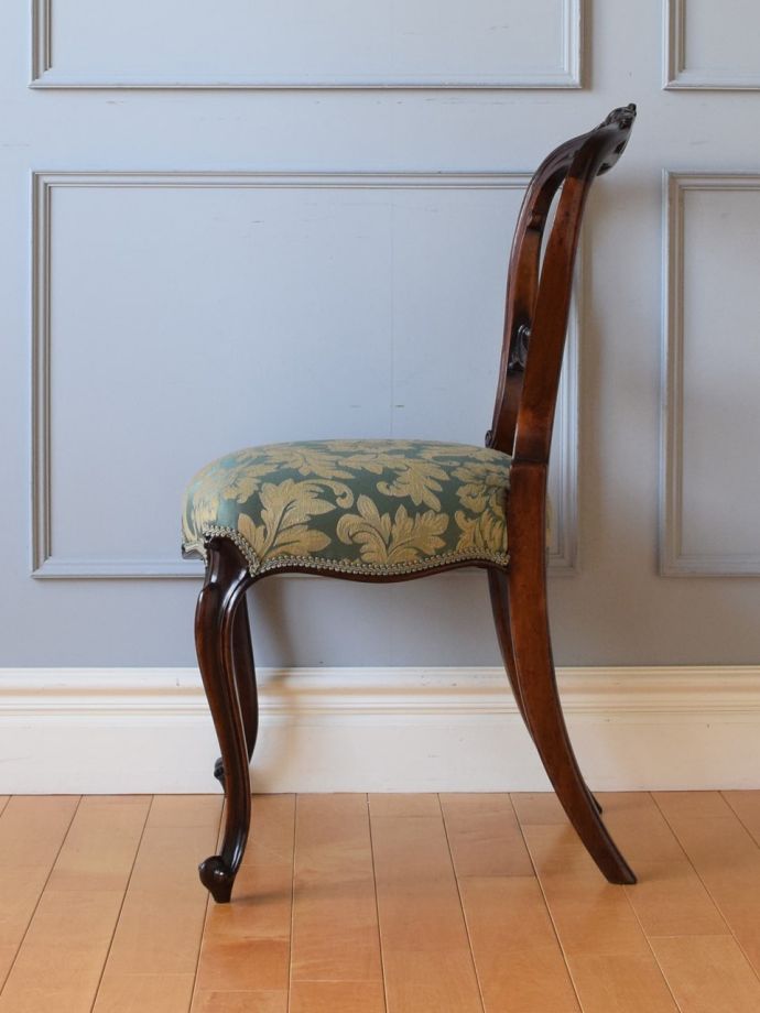 アンティークの椅子の側面