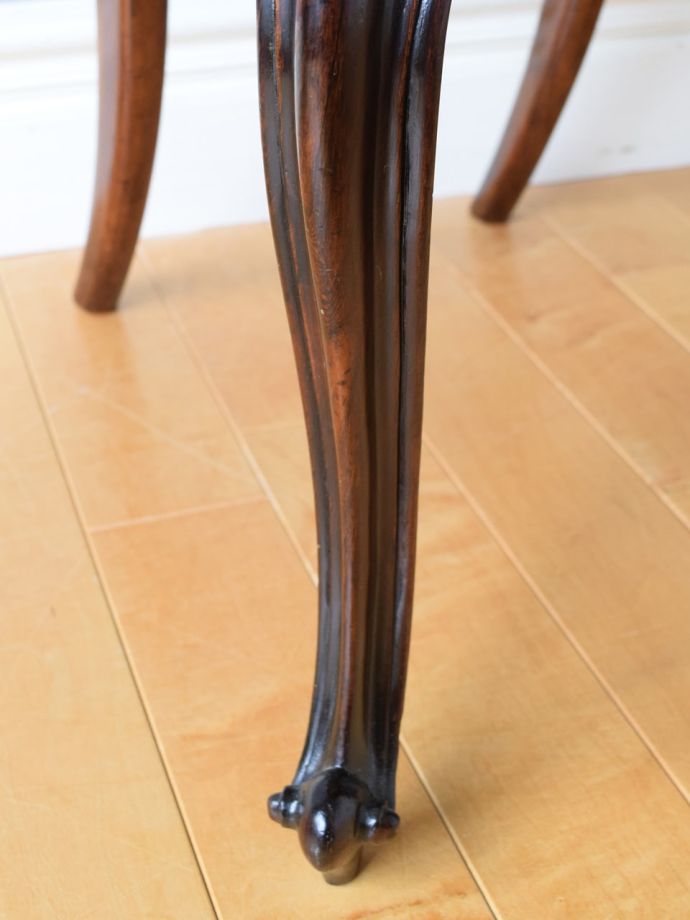 アンティークチェアの脚