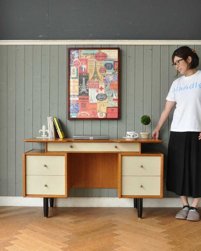 G-PLAN(Gプラン) アンティーク家具 ビンテージの北欧家具、色合いもカッコイイG-planのデスク(Tola&Black)。スタイリッシュでカッコいいデスクやっぱり北欧スタイルのシンプルなデザインは、スマートな雰囲気。(k-1845-f)