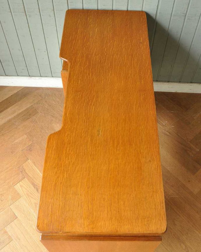 G-PLAN(Gプラン) アンティーク家具 ビンテージの北欧家具、色合いもカッコイイG-planのデスク(Tola&Black)。やっぱり重要。(k-1845-f)