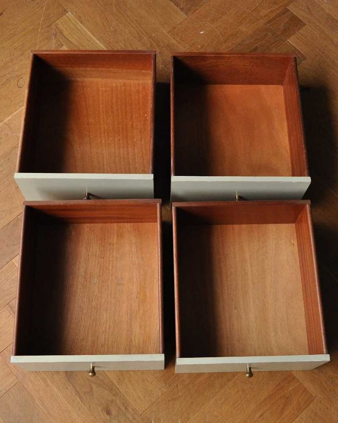 G-PLAN(Gプラン) アンティーク家具 ビンテージの北欧家具、色合いもカッコイイG-planのデスク(Tola&Black)。引き出しの中も!もちろん引き出しの中もキレイにお直ししてあります。(k-1845-f)