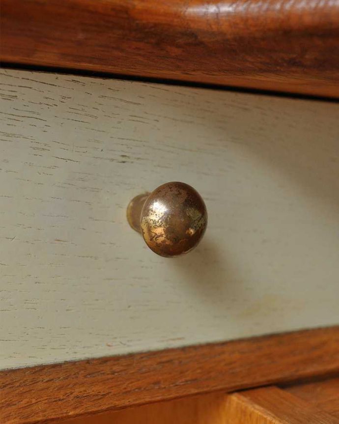 G-PLAN(Gプラン) アンティーク家具 ビンテージの北欧家具、色合いもカッコイイG-planのデスク(Tola&Black)。こんな場所もクールでカッコいい!取っ手の部分までカッコいい。(k-1845-f)