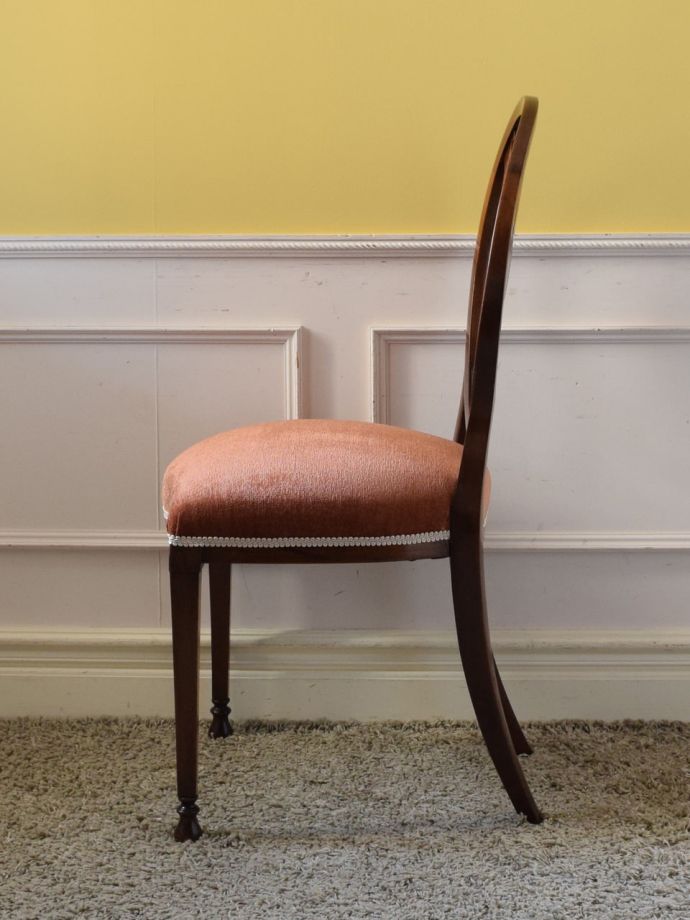 アンティークの椅子の側面