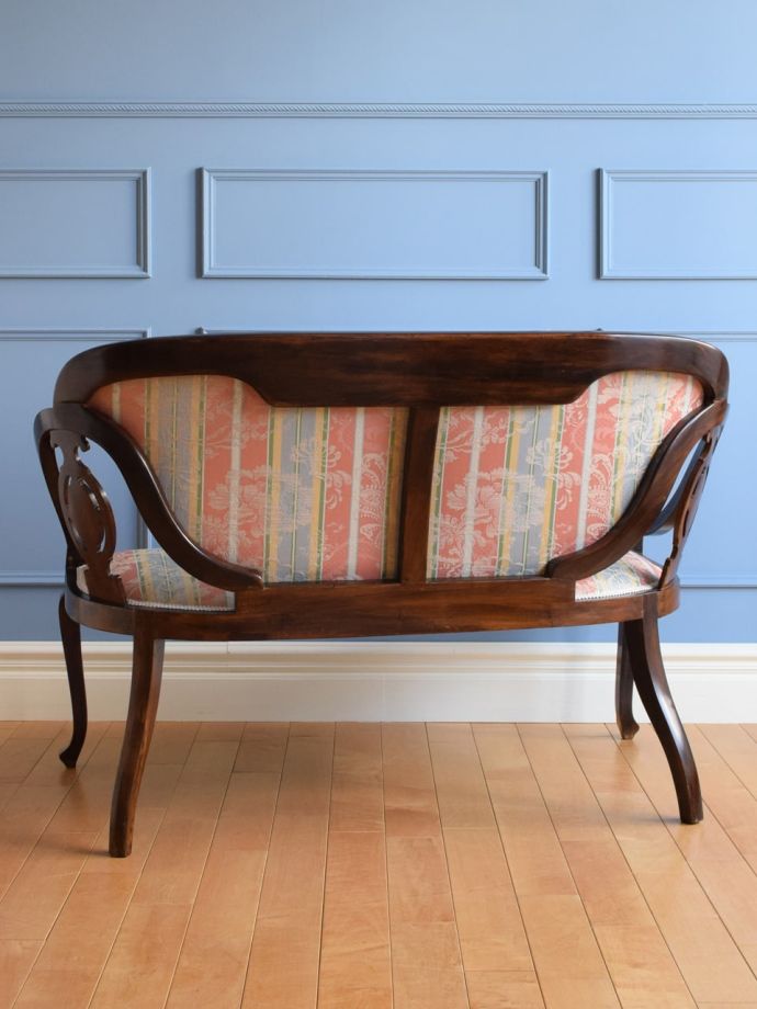 アンティークのセティの後ろ姿