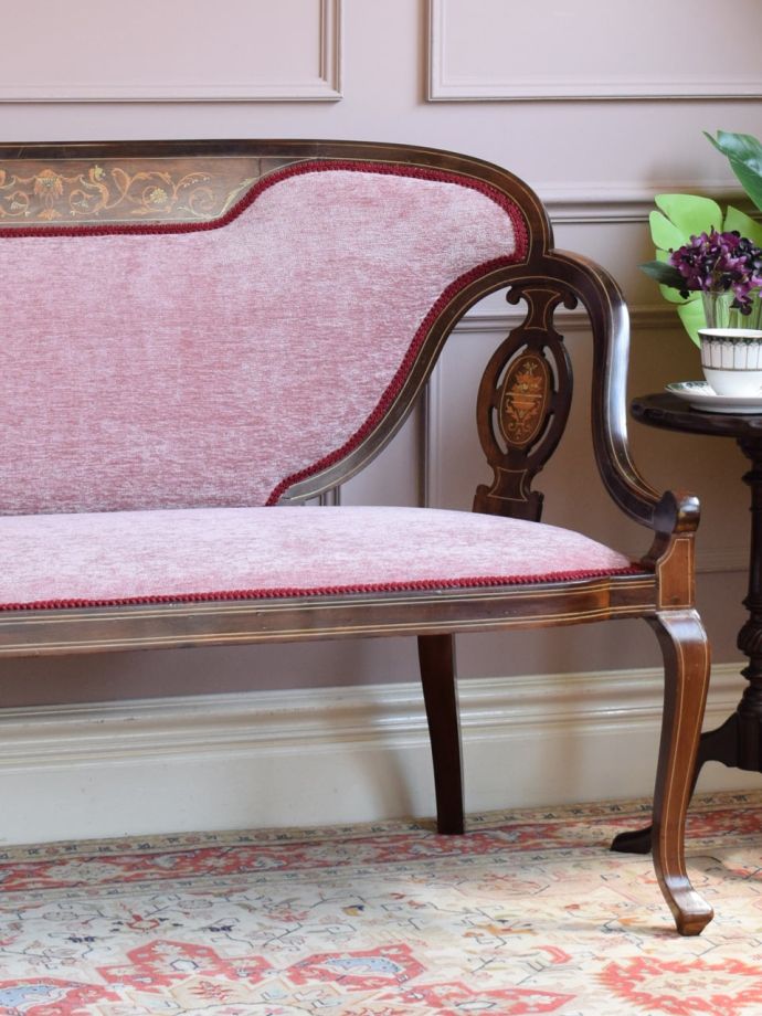 背もたれが美しいアンティークの椅子