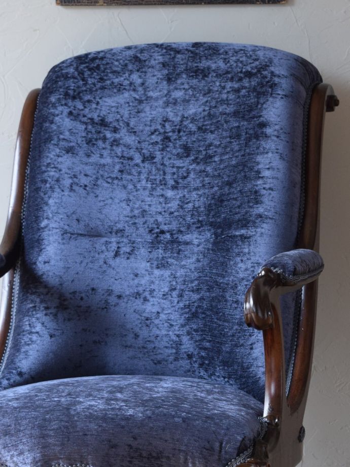 背もたれが美しいアンティークの椅子
