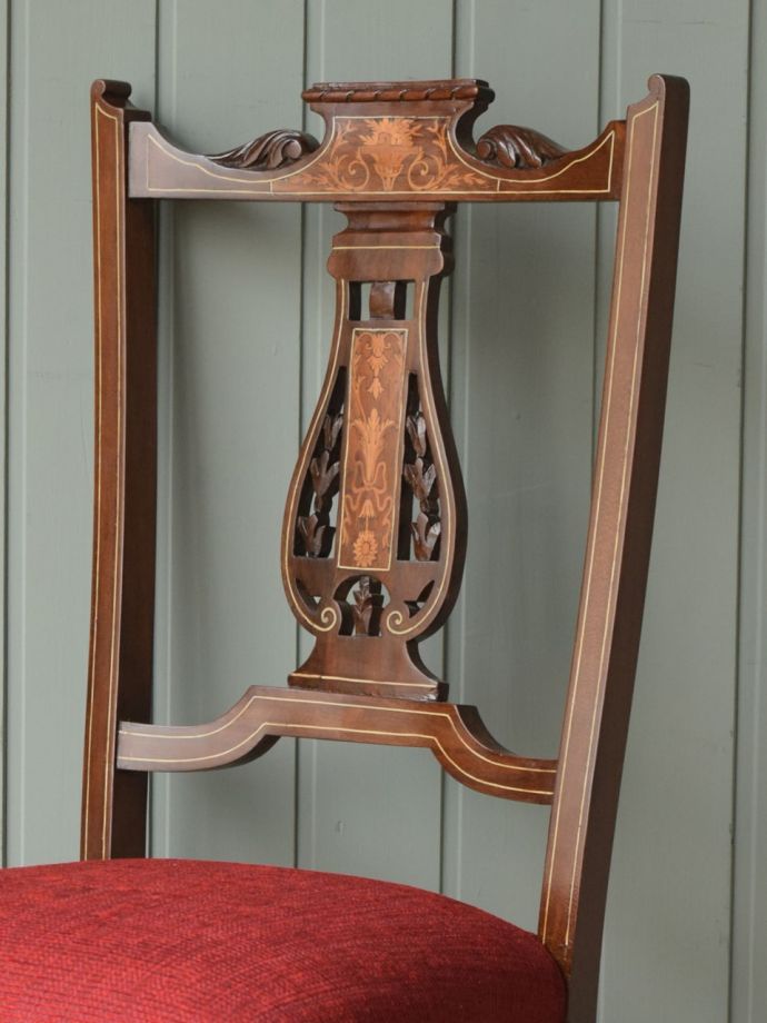 背もたれが美しいアンティークの椅子