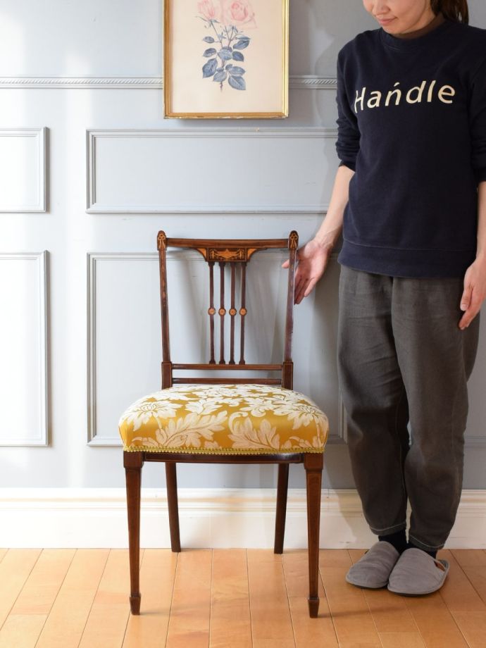 英国アンティークのサロンチェア