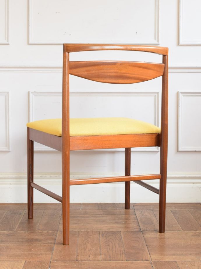 ビンテージチェアの後ろ姿