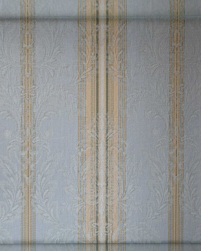 アンティークのキャビネット　アンティーク家具　シンプルな美しさが大人っぽい、ウォルナット材のアンティークガラスキャビネット。新しいものに張り替えました。(k-1856-f)