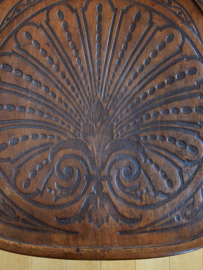 アンティークの椅子の座面の模様