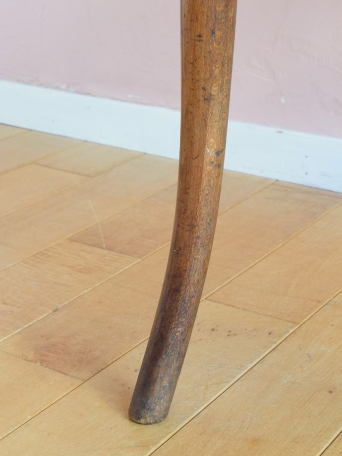 アンティークチェアの脚