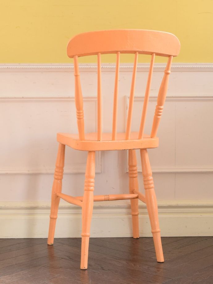 アンティークチェアの後ろ姿